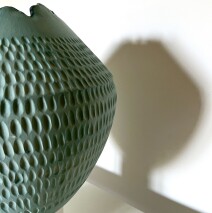 vase 1 detail