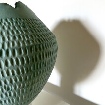 vase 1 detail