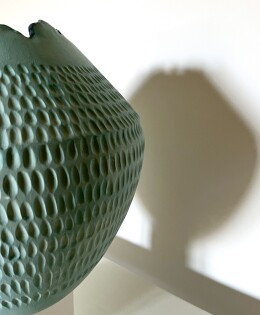 vase 1 detail